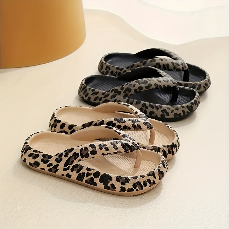 Modieuze dames slippers met unieke luipaardprint, ademend en antislip, ideaal voor de zomer.