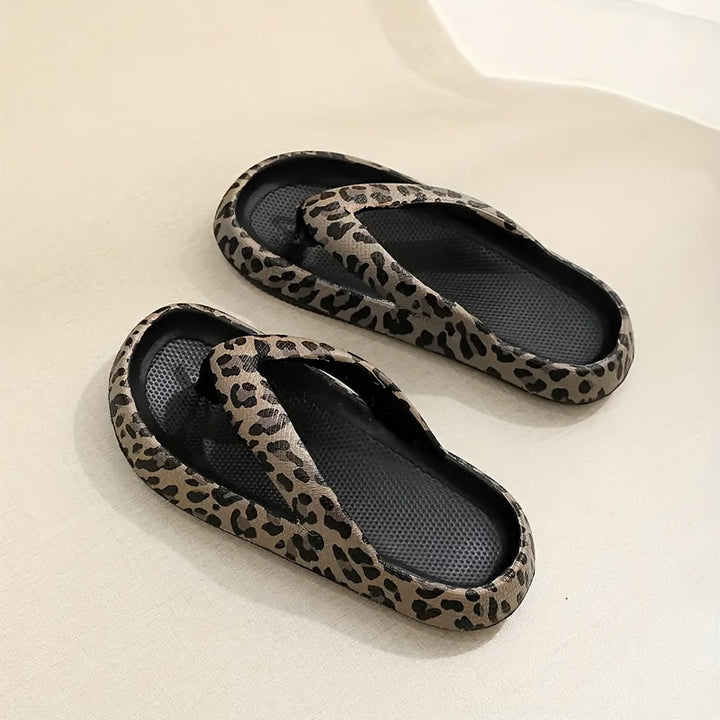 Dames antislip zomerslippers, ademend met modieuze luipaardprint, ideaal voor casual strandmode.