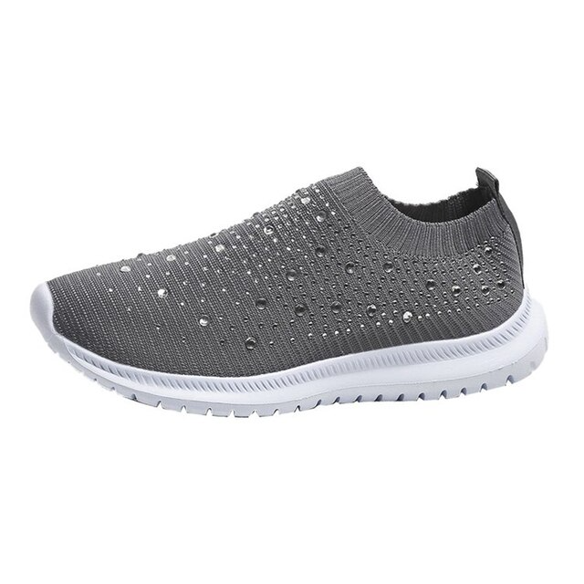 Detailfoto van de ademende stof en stijlvolle veters van de FreshSneaks dames sneakers.