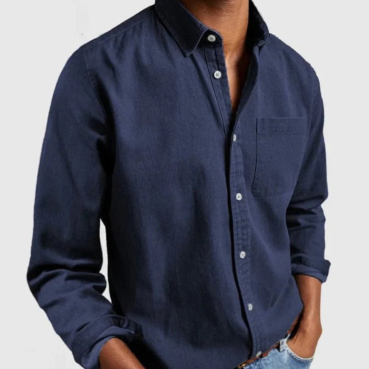 Stijlvol denim overhemd voor heren van achteren gezien, comfortabele herenmode