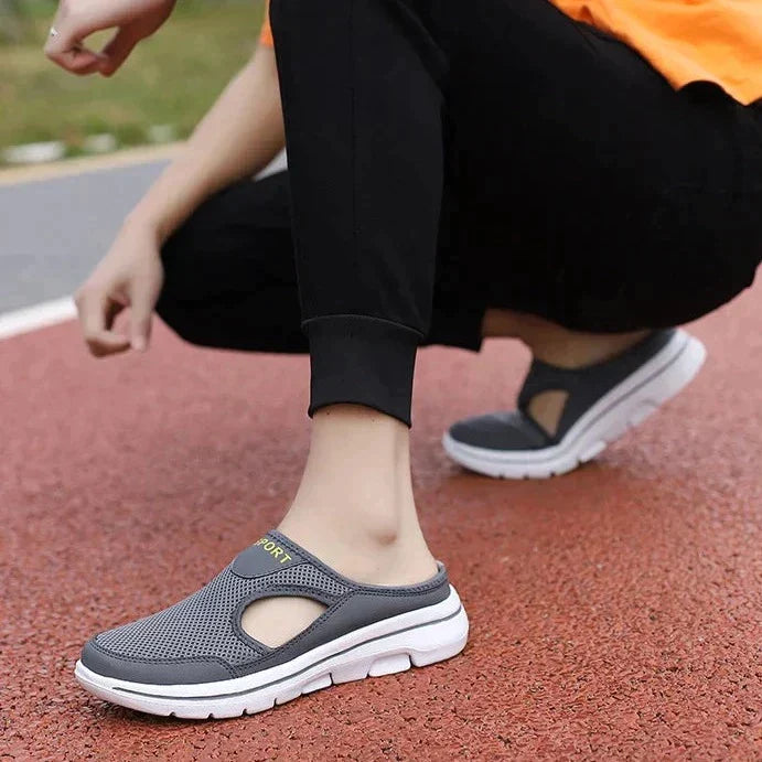 Casual instappers: comfortabele unisex pantoffels met ergonomische ondersteuning, makkelijk aan te trekken.