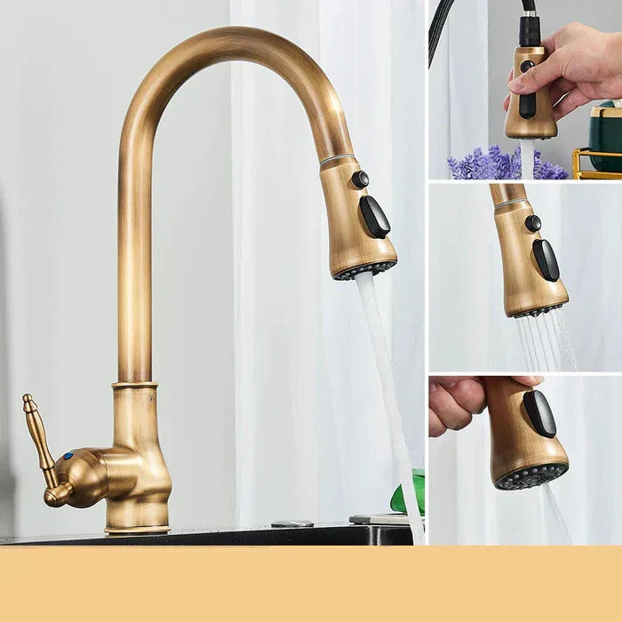 Duurzame messing keukenkraan in antieke afwerking met mat zwarte accenten. Ideaal keukenaccessoire.