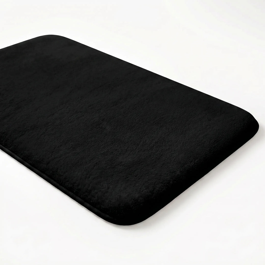 Moderne huisdecoratie: comfortabele, absorberende badmat, antislip voor een stijlvolle badkamer.