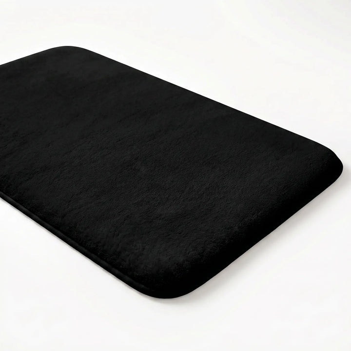 Moderne huisdecoratie: comfortabele, absorberende badmat, antislip voor een stijlvolle badkamer.