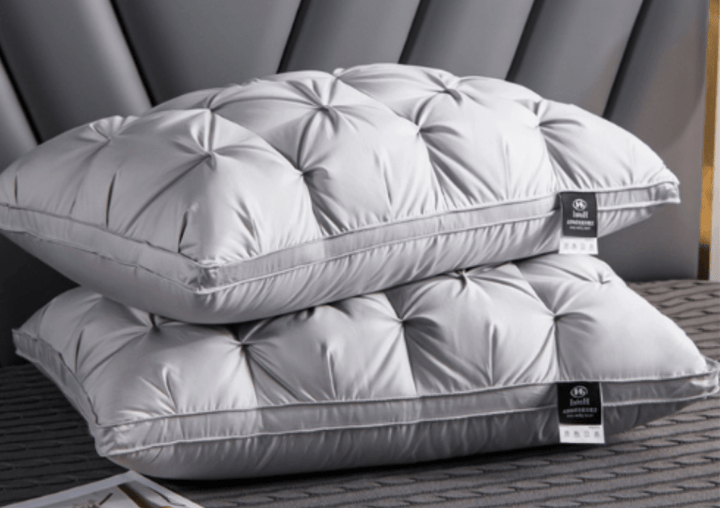 Luxe wit Aurélie ganzendons hoofdkussen met premium vulling, essentieel voor een ultieme slaapervaring.