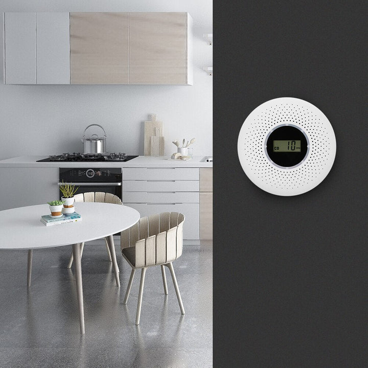Verpakking van Aurora Wonen 2-in-1 rook- en koolmonoxidemelder; complete huisbeveiliging en veiligheid.