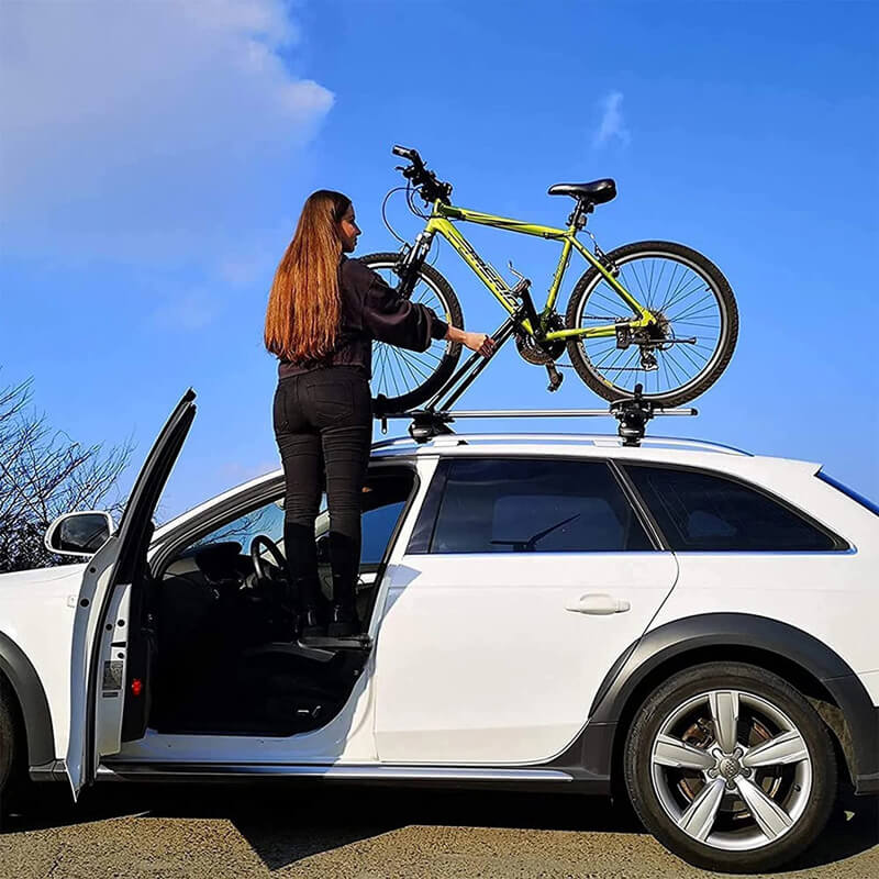 Verbeter de toegang tot je autodak met deze veilige en stevige auto dak trede.
