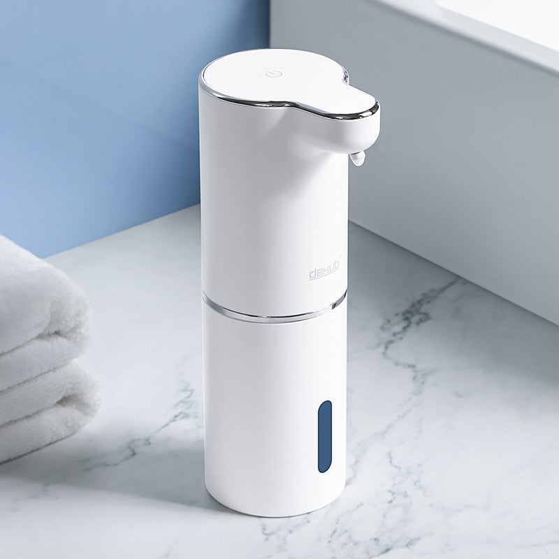Automatische schuim zeepdispenser voor contactloos hygiënisch handen wassen, ideaal voor badkamer.