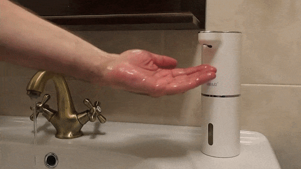 Hygiënische automatische schuimzeepdispenser, zorgt voor moeiteloos en contactloos handen wassen.