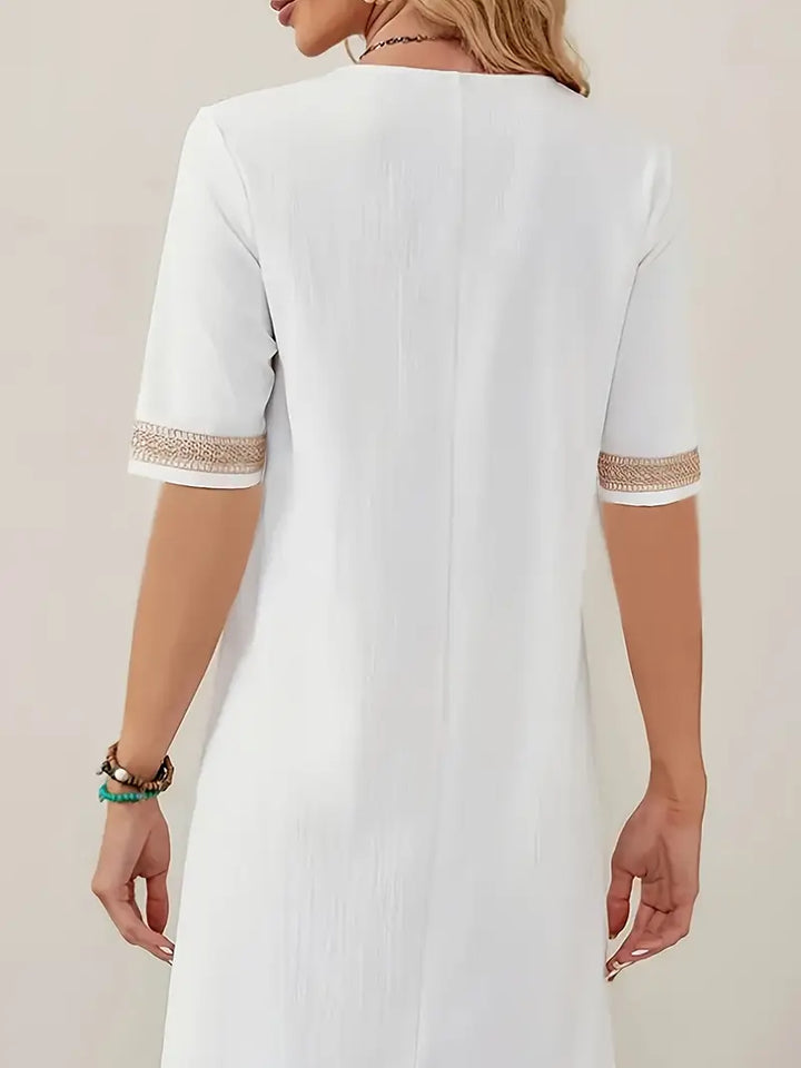 Elegante dames midi zomerjurk van luchtig linnen, ideaal als comfortabele casual mode voor warme dagen.