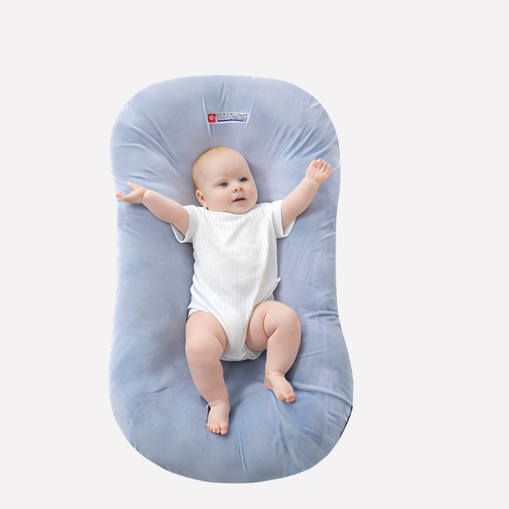 Zacht reiskussen en hoofdondersteuning voor baby's, ideaal voor kinderwagen, autostoel of wieg. Maximaal comfort.