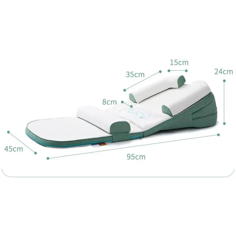 Schuine babykussen: wigkussen voor baby's, ideaal voor zijslapen en tegen reflux. Babyverzorging product.