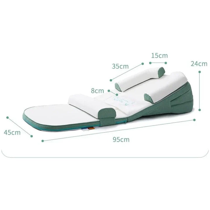 Schuine babykussen: wigkussen voor baby's, ideaal voor zijslapen en tegen reflux. Babyverzorging product.