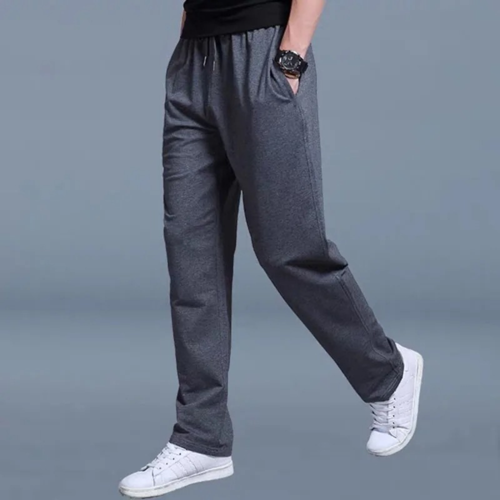 Close-up van de zachte polyester stof van de Balti comfortbroek, perfect voor casual en sportief gebruik.