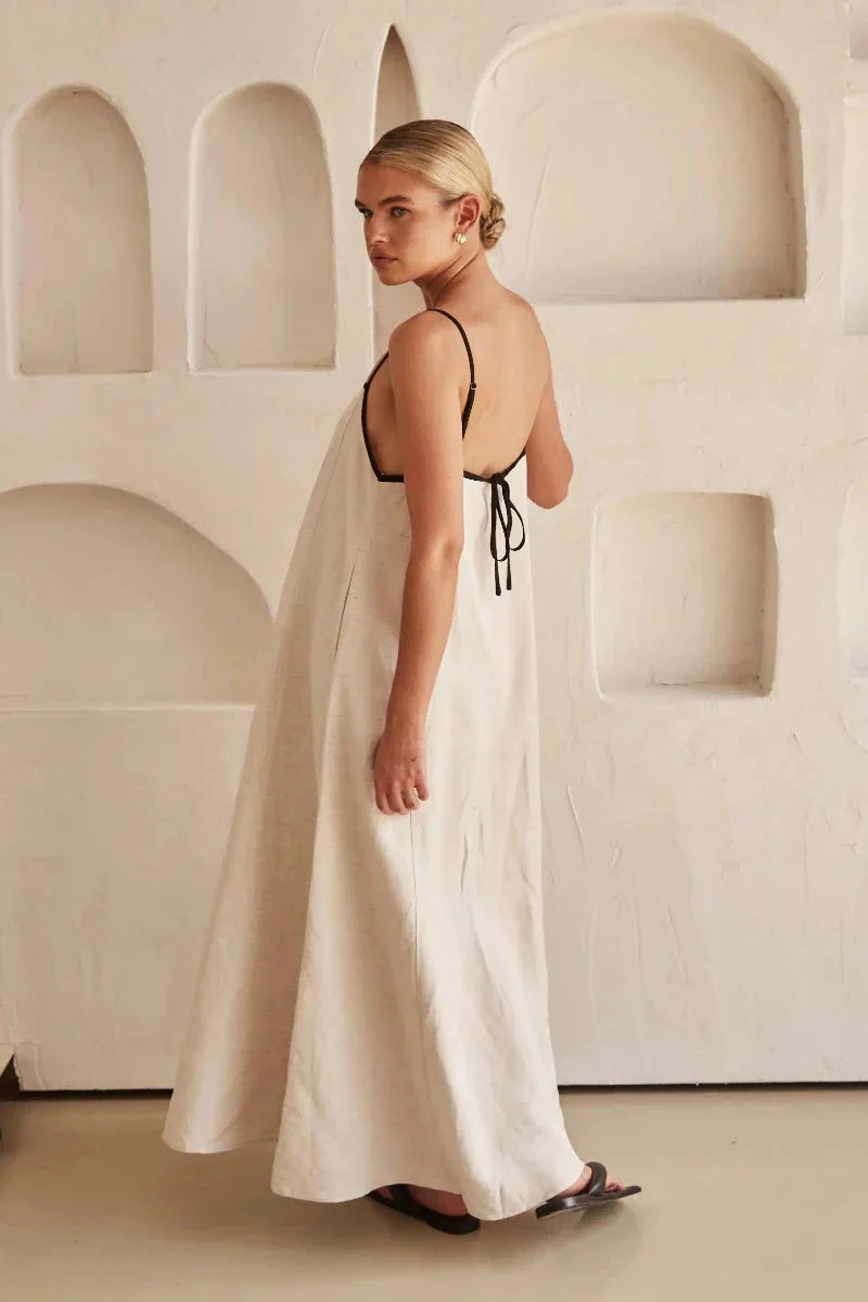 Elegante beige mouwloze maxi jurk, Elin, met linnenlook stof, ideaal als zomerjurk.