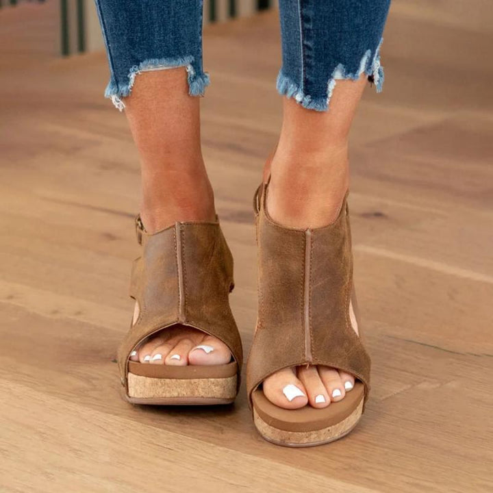 Volledig beeld van de orthopedische dames sandalen; focus op voetondersteuning, comfort en zomerklaar design.