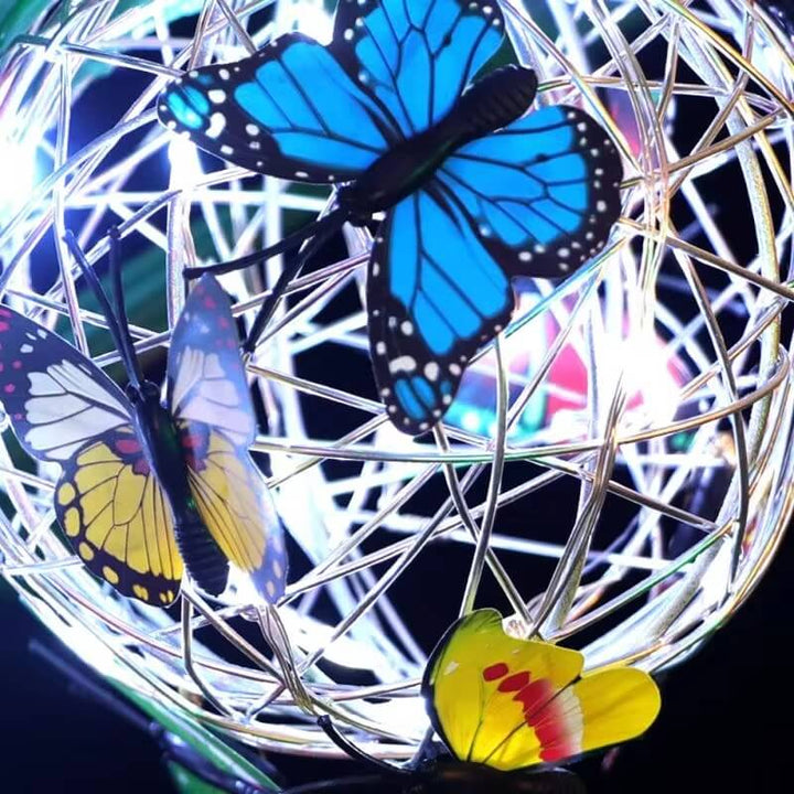 Milieuvriendelijke vlinder tuinverlichting met LED op zonne-energie. Perfecte buitenverlichting en sfeervolle decoratie.