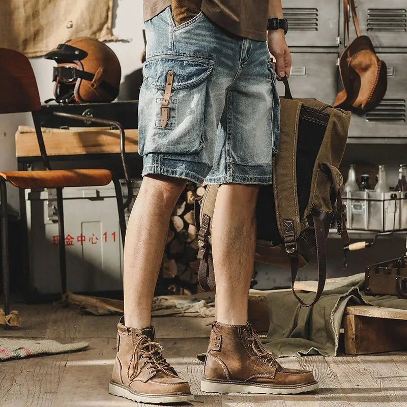 Comfortabele heren cargo shorts in retro motorstijl, ideaal voor zomerse vrijetijd of streetwear.