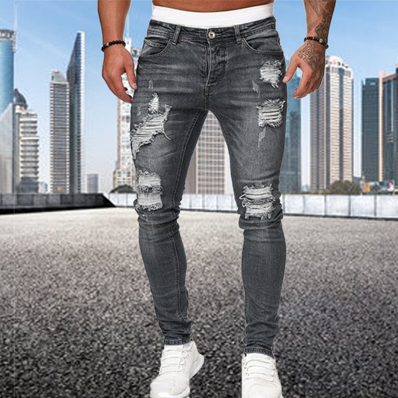 Zwarte slim fit ripped jeans voor heren. Trendy streetwear broek met gaten, ideaal voor een gedurfde, moderne look.