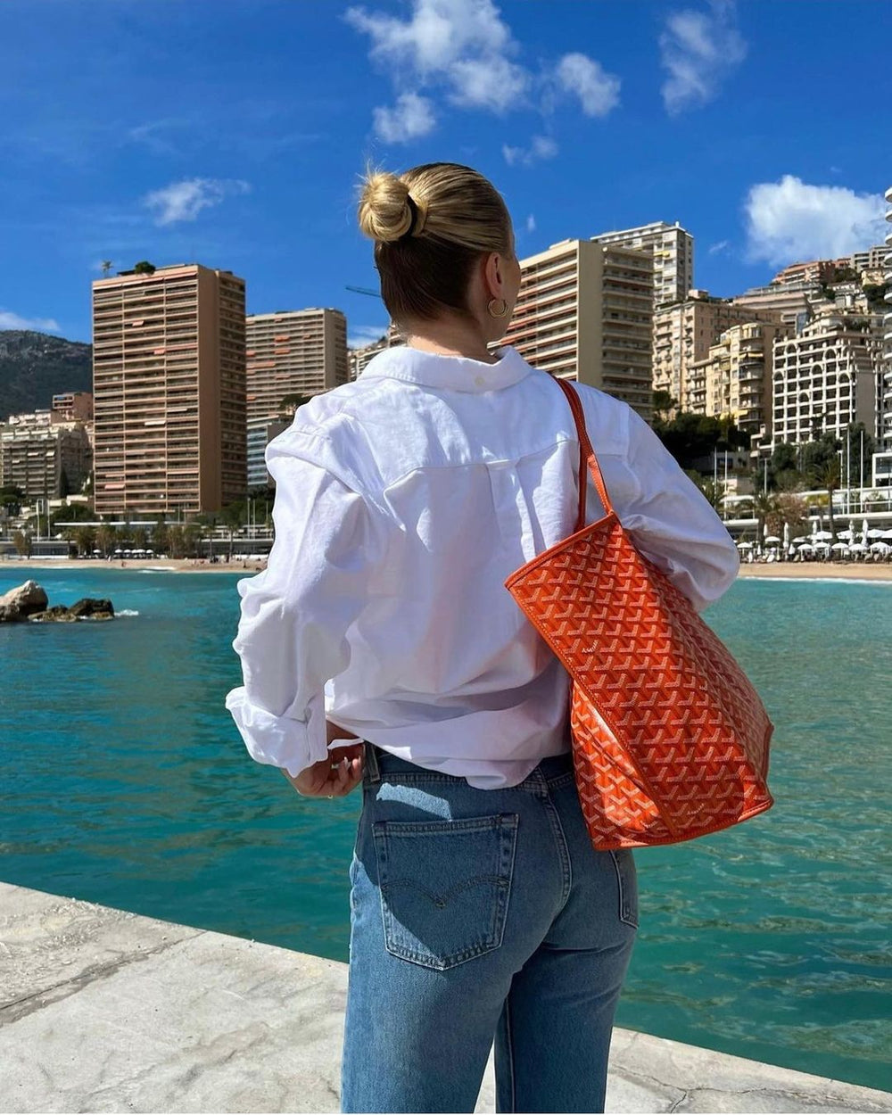 Oranje elegante dames handtas Mila, perfect accessoire voor elke moderne outfit.