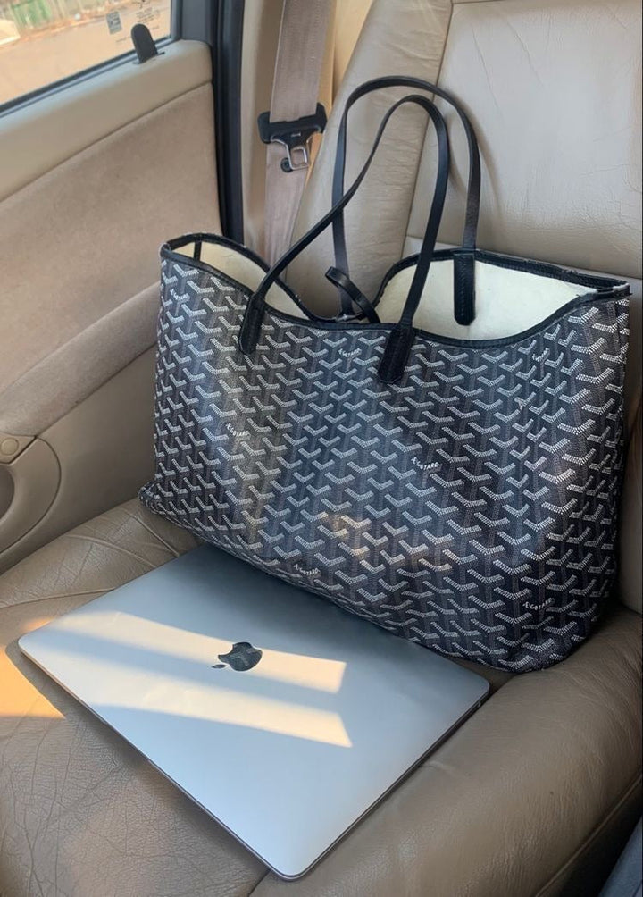 Stijlvolle dames schoudertas Mila, perfect accessoire voor een moderne en elegante look.