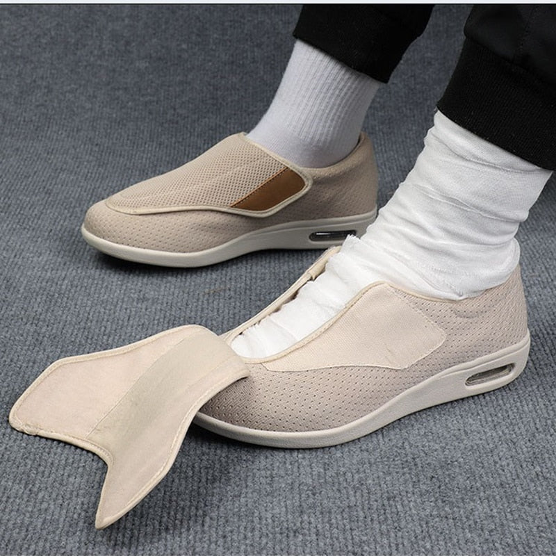 Comfort schoenen met extra breedte, ademend en antislip, voor zwollen voeten en steunzolen.