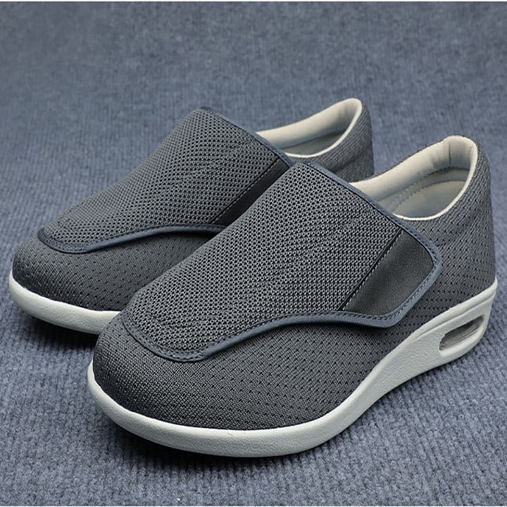 Orthopedische diabetici schoenen ComfortEase, met verstelbaar klittenband voor comfort.