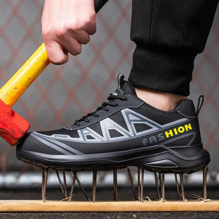 MaxGuard S3 veiligheidsschoenen met brede pasvorm voor heren, voorzien van stalen neus en optimale grip.