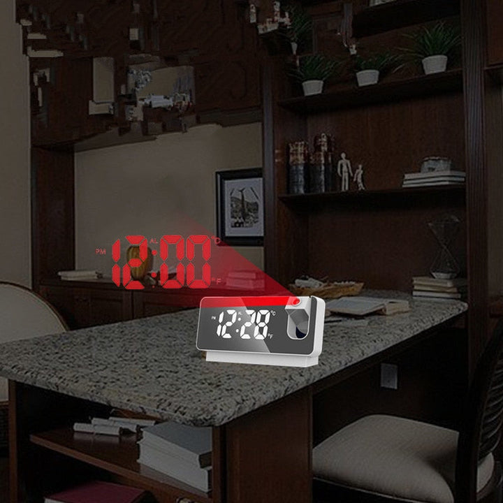 Helder projectie klokbeeld op plafond van de wekker, voor rustig wakkerworden zonder fel licht.