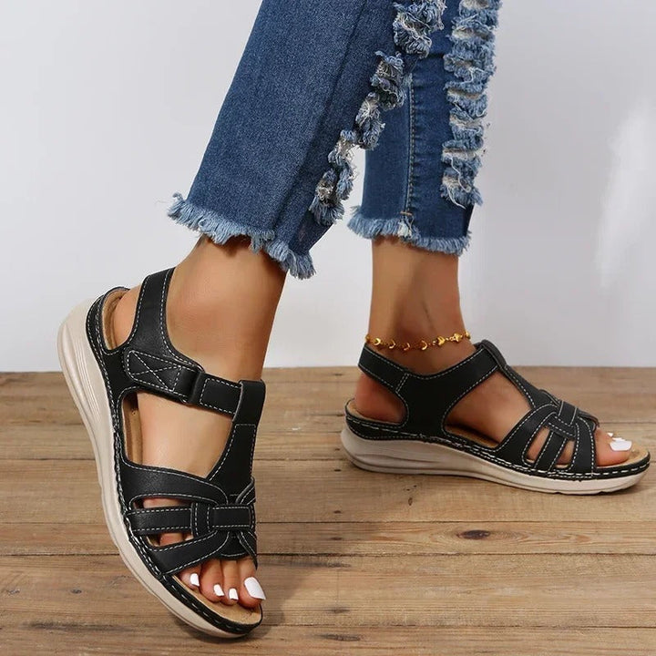 Comfortabele Emilia damessandalen in zwart, orthopedische slippers perfect voor stijlvolle zomerse dagen.