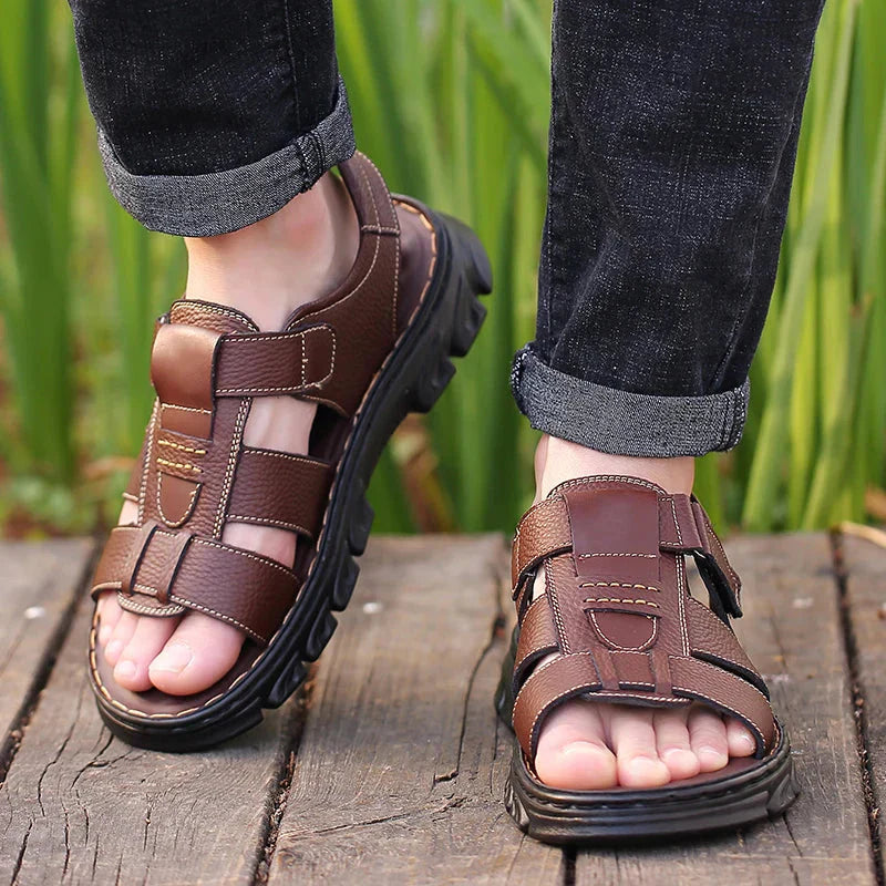 Bruine Thijs orthopedische leren herensandalen voor optimaal zomercomfort en voetondersteuning.