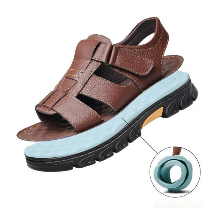 Detaillering van het orthopedische voetbed in Thijs herensandalen, voor superieure voetondersteuning en comfort.