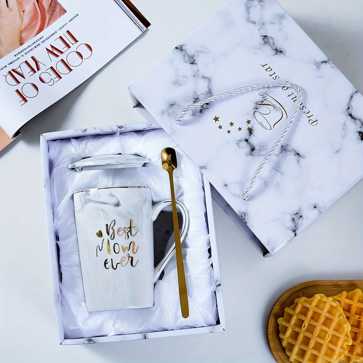 Luxe marmeren koffiemok met gouden accenten en gouden lepel