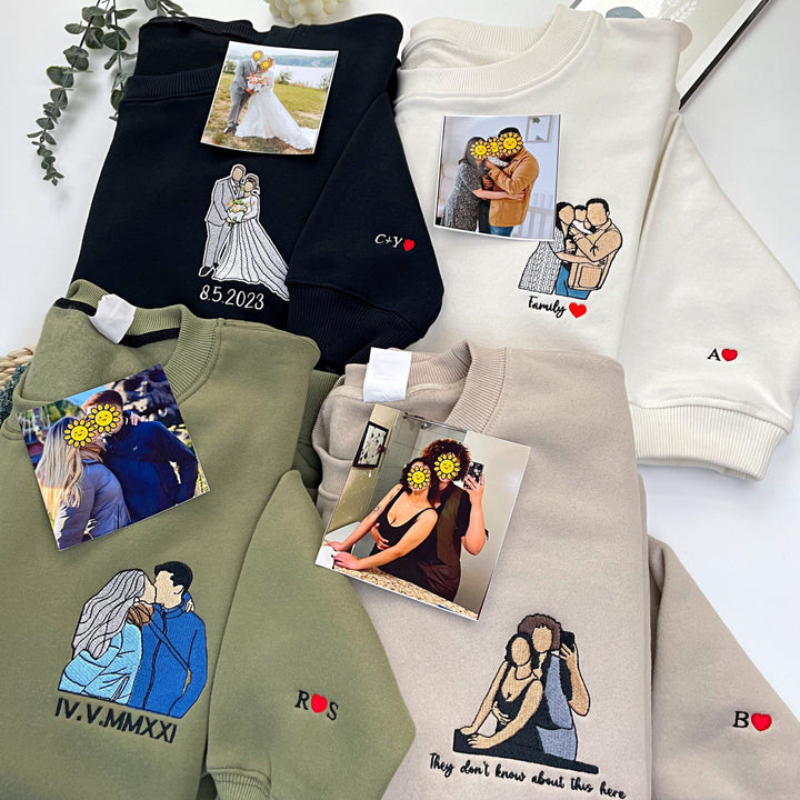 Diverse StitchPortrait kledingstukken met geborduurde, gepersonaliseerde foto's en datums