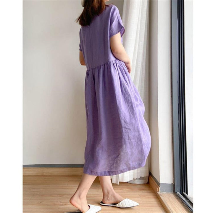 Tijdloze casual midi damesjurk met korte mouwen, ontworpen voor optimaal draagcomfort.