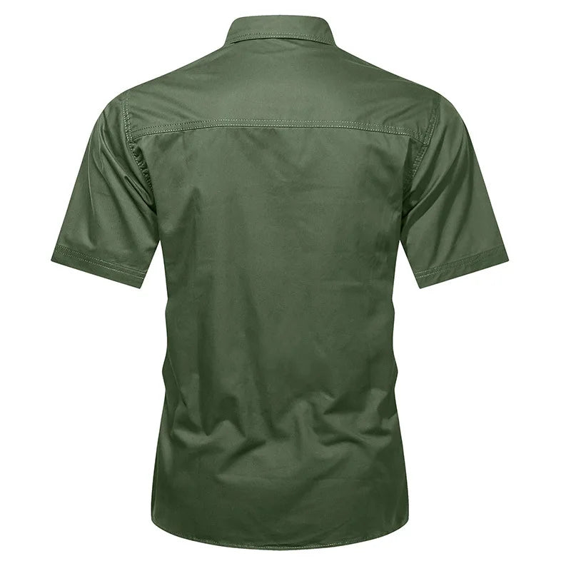 Stijlvol heren casual overhemd met knoopsluiting, korte mouwen, puntkraag en twee borstzakken voor een relaxte look.