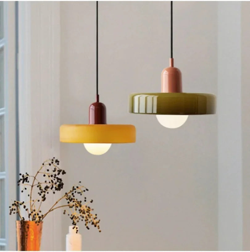 Moderne CelestiGlass hanglamp; Scandinavische sfeerverlichting voor eetkamer.