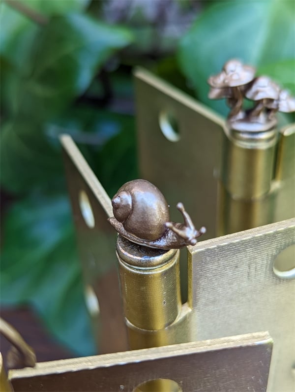 Handgemaakte scharnierkop van hars als cadeau, originele deurdecoratie voor elk huis.