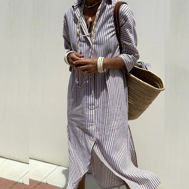 Luchtige gestreepte midi overhemdjurk, perfect als chic en comfortabel item voor lente- en zomerse dagen.