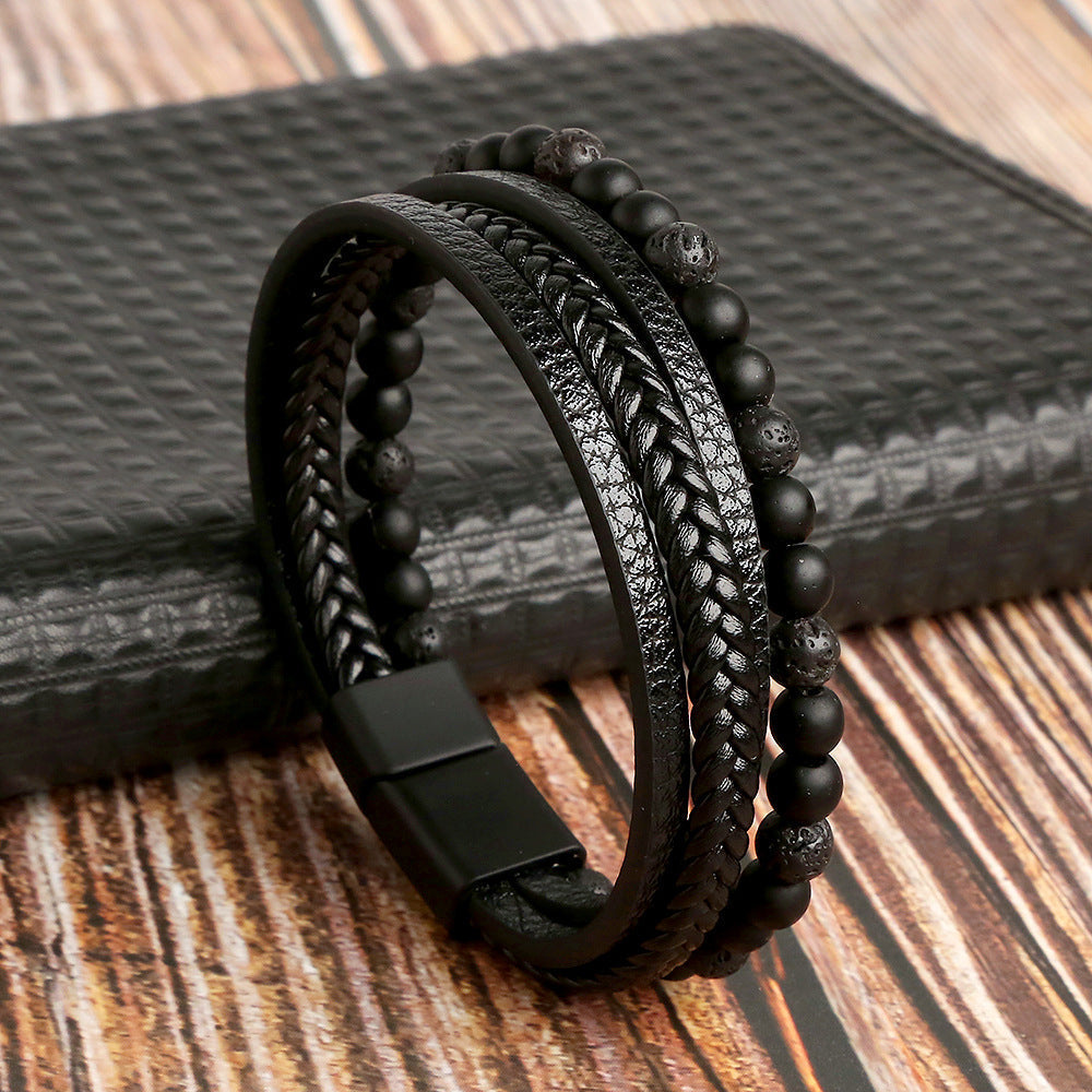 Moderne heren armbandenset met leren banden in blauw, bruin en zwart. Trendy mode-accessoire voor elke man.