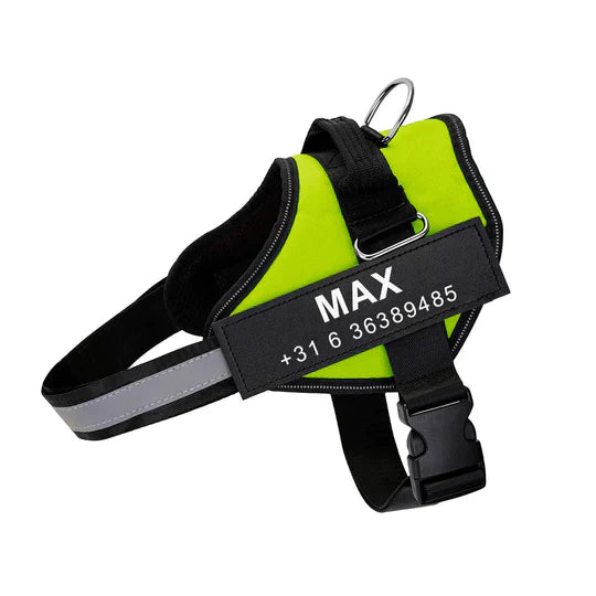 Veilig reflecterend anti-trek hondentuigje, ideaal voor avondwandelingen met je hond. Verstelbaar voor comfort.