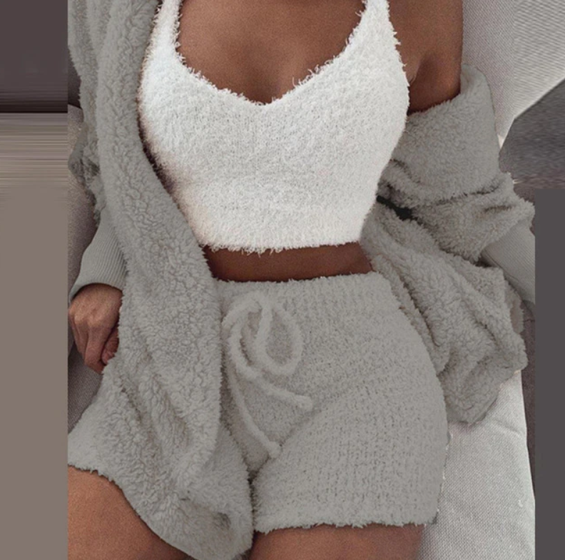 Comfortabel casual damespak. Perfect als stijlvolle loungewear of trendy vrijetijdskleding. Voor ontspannen momenten.