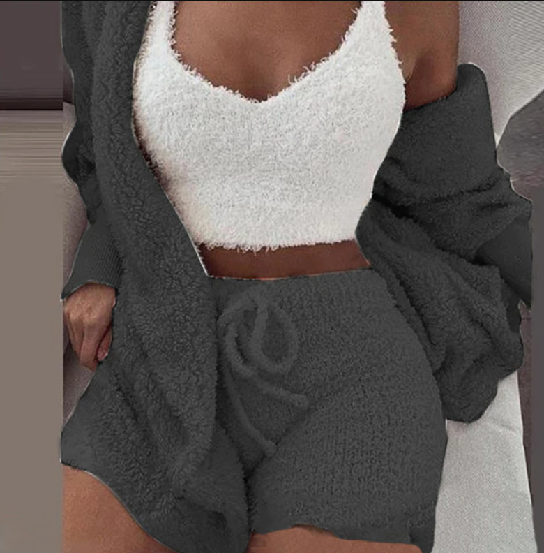 Dames comfortabel loungewear pak. Trendy vrijetijdskleding en modieuze damesmode. Altijd stijlvol en relaxed.
