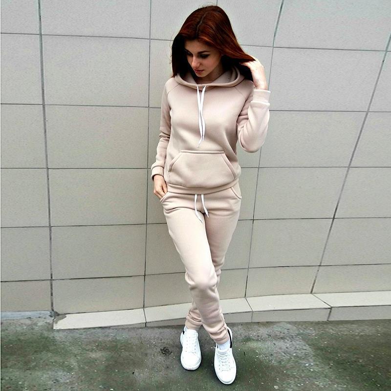 Comfortabel en modieus dames trainingspak (CuteSuit I) voor casual stijl en ontspanning.