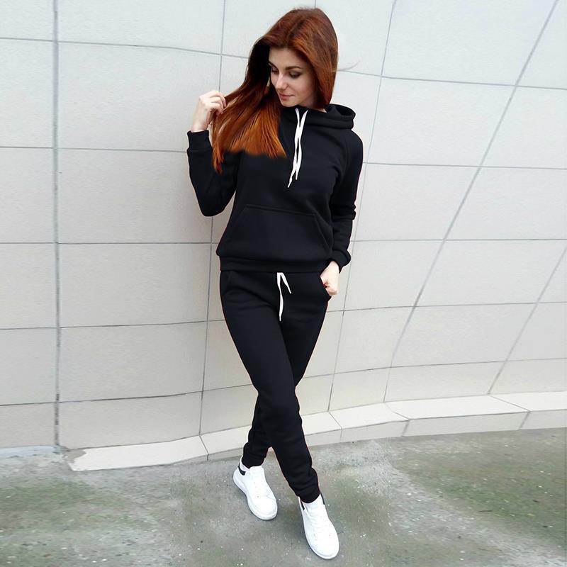 Zacht dames loungewear trainingspak, ideaal voor vrijetijdskleding en comfortabele dagelijkse outfits.