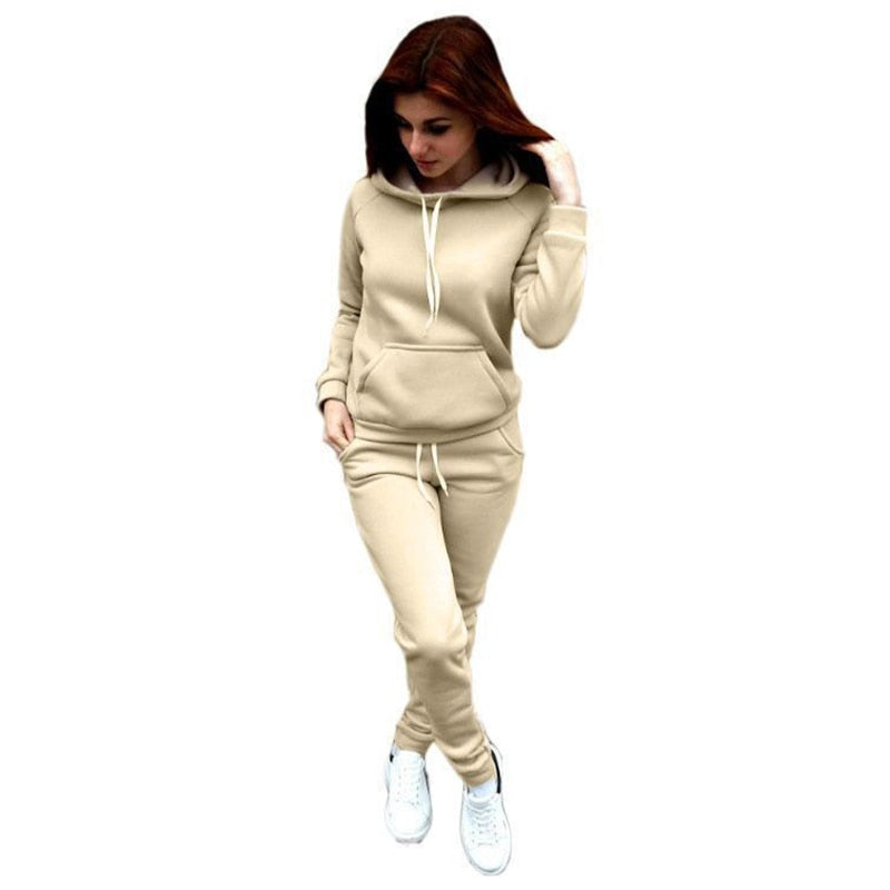 Comfortabel dames trainingspak van zachte stof, perfect voor een ontspannen en modieuze look.