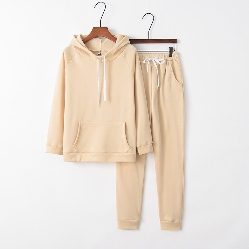 Modern dames trainingspak voor een trendy casual stijl, ideaal als comfortabele vrijetijdskleding.