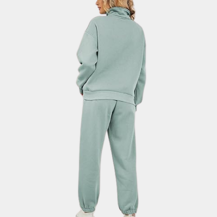 Roze dames trainingspak set, comfortabel en modieus. Perfect voor sport, ontspanning of als huispak.