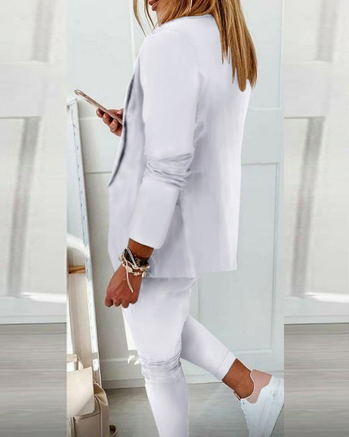 Veelzijdig Marie-Louise damespak, tweedelig. Creëer zowel een zakelijke als casual look met deze comfortabele set.