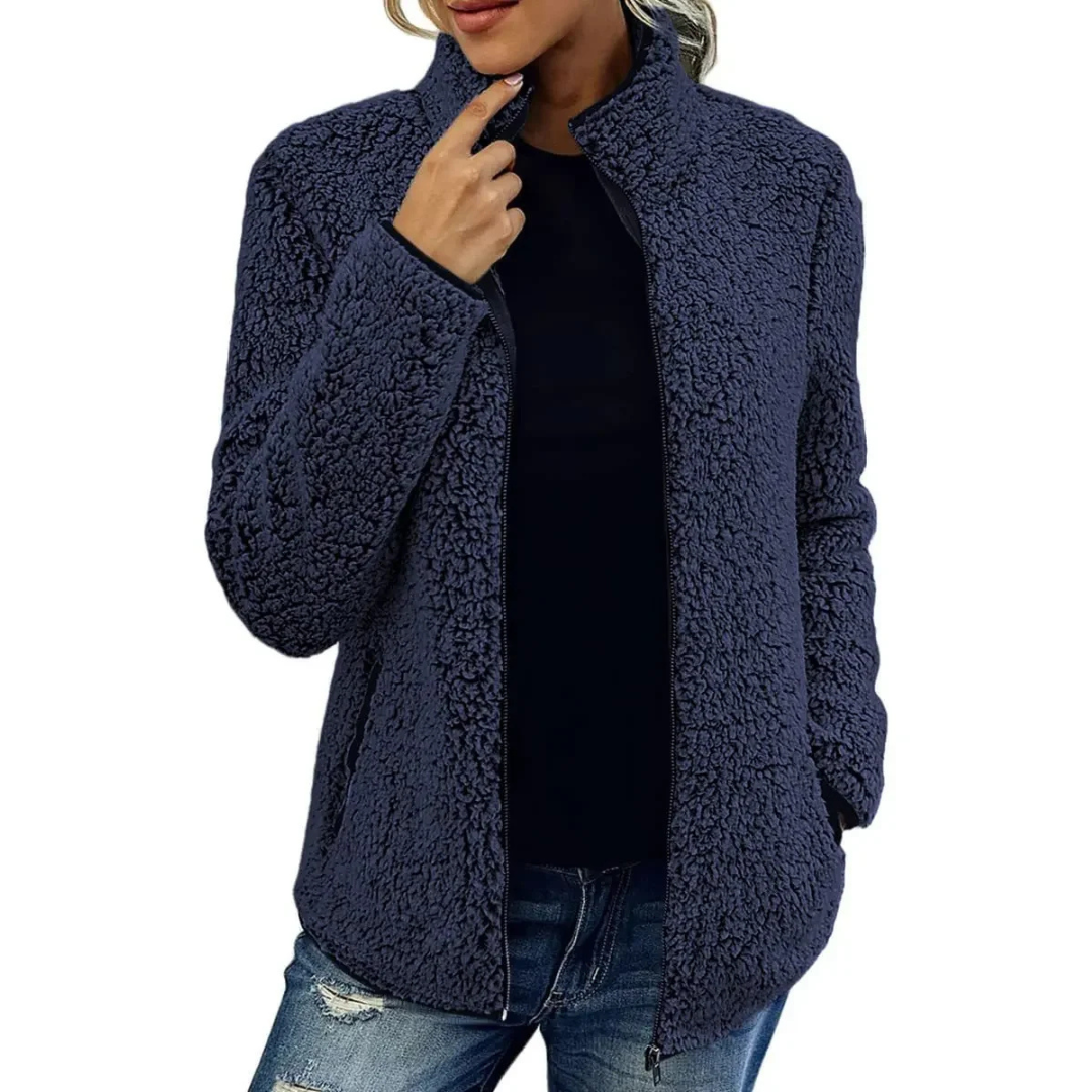 Warm en comfortabel dames fleece vest Petra met hoge kraag, ideaal voor ontspannen winter- of herfstlooks.